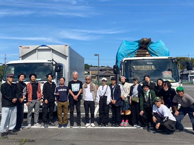 miekenbun's tweet photo. 劇団唐組 「鉛の兵隊」
本日、紅テントを乗せて三重を出発🚚💨
つぎは東京公演へ！
唐組のみなさん、たくさんの情熱と感動を本当にありがとうございました。
また三重でお会いできる日を楽しみにしています！✨

#劇団唐組 #鉛の兵隊 #三重県文化会館 ＃津あけぼの座
左:撮影 松原豊 https://t.co/T6TOGfrpXi