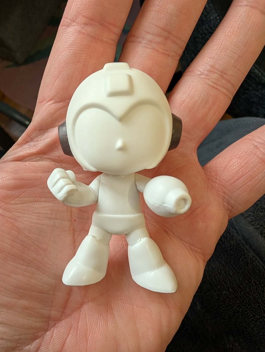 MegaManWorld's tweet image. Mega May, day 4!  A recent acquisition... The prototype for the Funko Mystery Mini Mega Man figure!

#MegaMay #MegaMan #Rockman #Funko