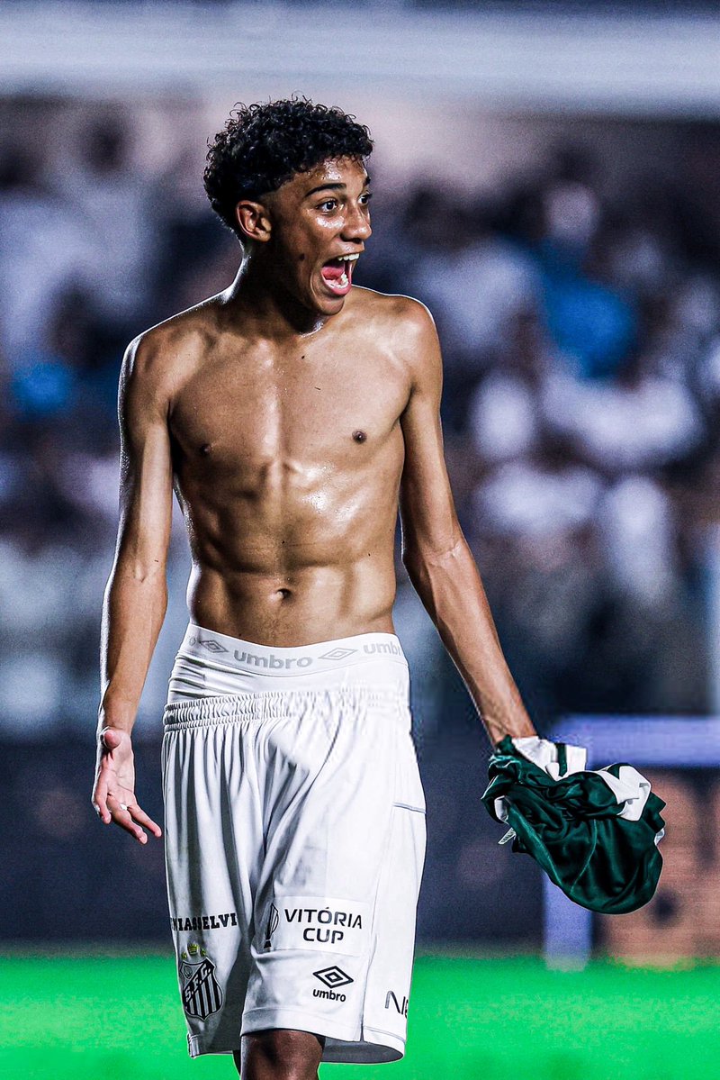 🤬🇧🇷 Sigue el QUILOMBO en Santos con Robinho Júnior tras la DENUNCIA a Neymar.

⚠️ Todo el plantel ve a Robinho Júnior como un ‘CHICO MIMADO’ por la directiva del club por ser el HIJO DE ROBINHO.

⛔️ La acusación contra el capitán del Santos fue MAL RECIBIDO por los líderes del
