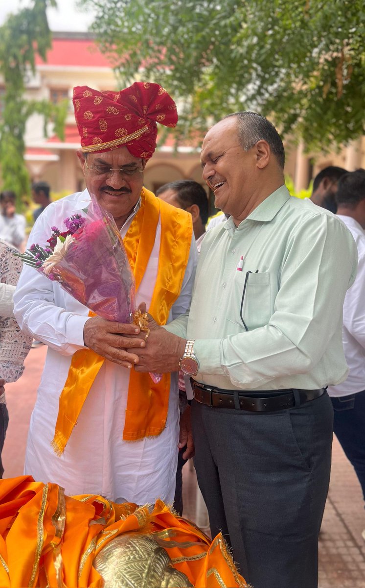 DrDevilal1's tweet photo. राजस्थान के पूर्व सहकारिता मंत्री, जननेता आदरणीय श्री उदयलाल जी आंजना साहब को जन्मदिन की हार्दिक बधाई। ईश्वर आपको स्वस्थ, दीर्घायु और ऊर्जावान रखे।🙏
@UdailalAnjana https://t.co/QhyVBZaVgt