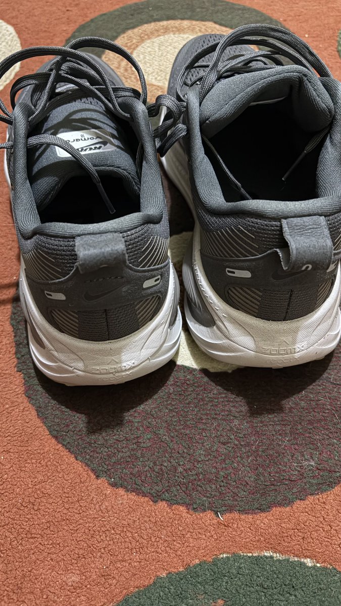 tokopidea's tweet photo. WTS Nike vomero 18 size 42.5/27CM
Like new baru pakai 65km, original, pembelian di nike official store lazada, open price 1.450 masih bisa nego https://t.co/Znb3AN6lkT