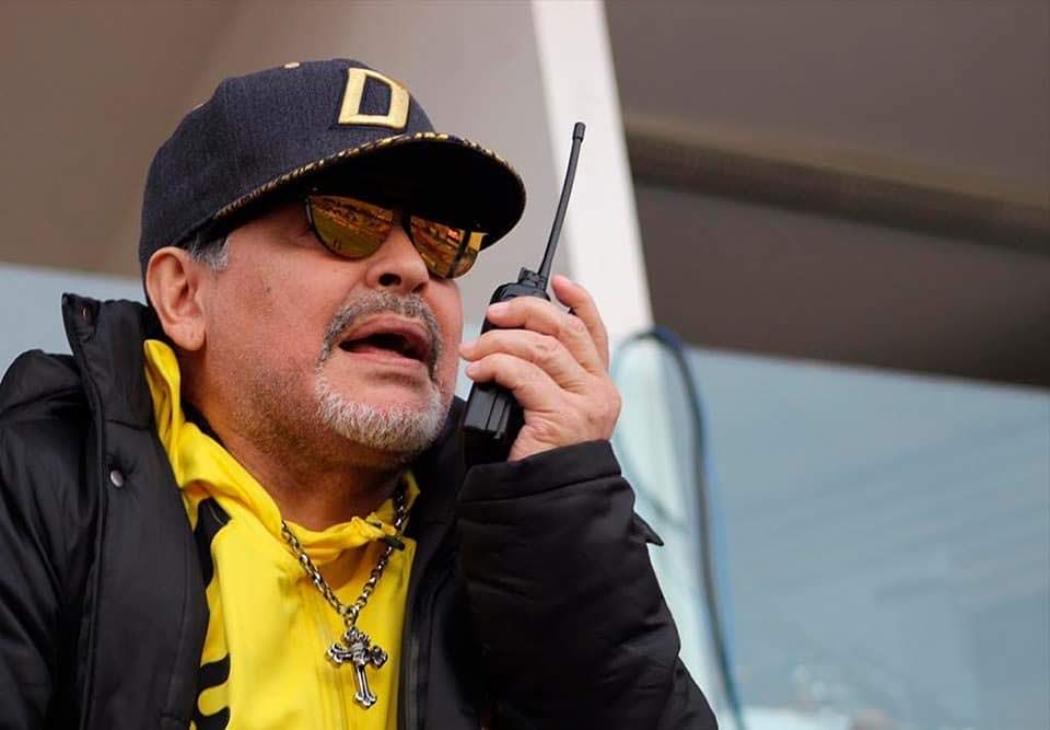 OOC_Maradona's tweet photo. Walkie Talkie https://t.co/pdlomjDfV8
