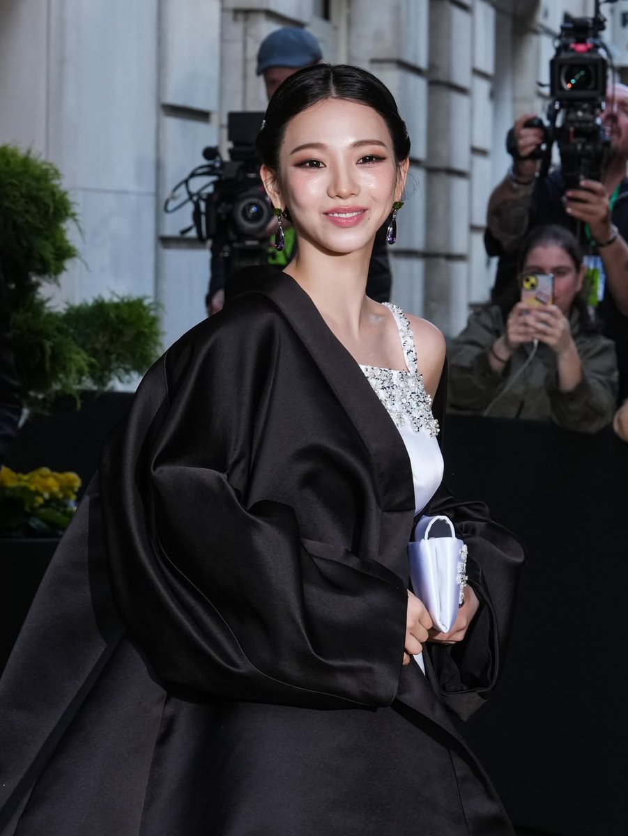 kabarinabluu's tweet photo. ⠀

ᅠᅠᅠᅠQUEEN KARINA 
ᅠᅠᅠ https://t.co/zL5JyD63PV