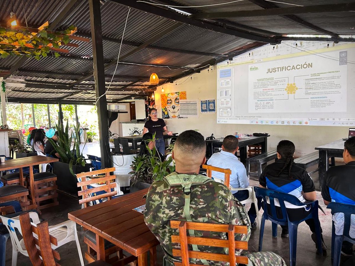 ftc_omega's tweet photo. En La Macarena, #Meta, los soldados de Acción Integral de la Fuerza de Despliegue Rápido N.º 1 del @COL_EJERCITO trabajan con la comunidad en iniciativas de desarrollo local, específicamente en las relacionadas con impulsar y dinamizar la oferta turística de la región. 🌄🤝

#GarantesDelDesarrollo