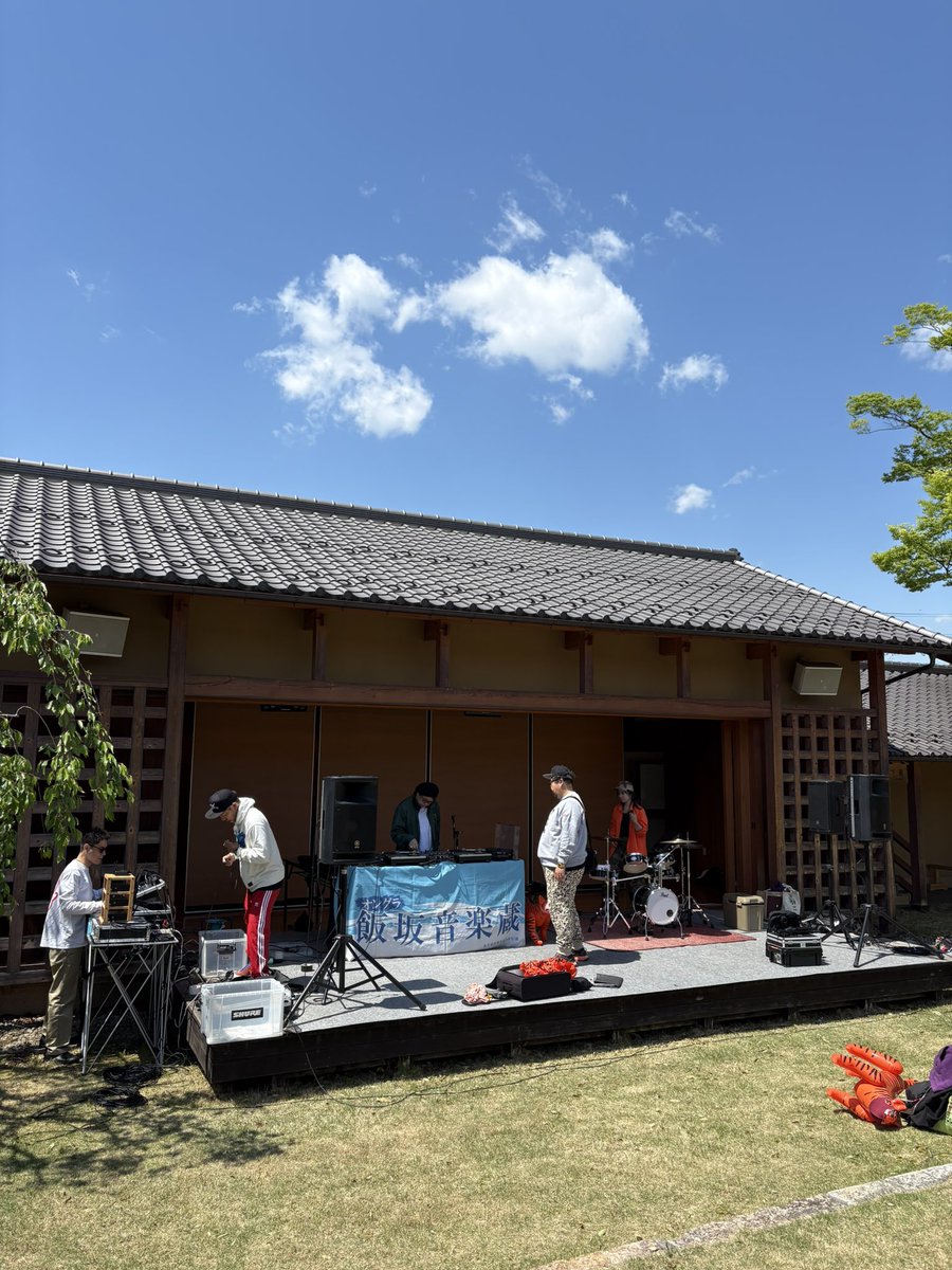 謎の店 tweet media