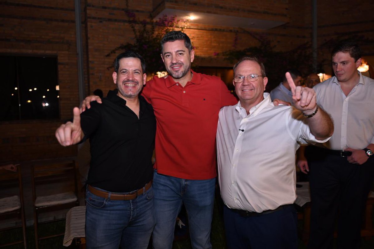 Hay equipo!!

Compartimos un encuentro con los presidentes de seccionales de la Capital, el futuro intendente Camilo Pérez y el futuro presidente de la República Pedro Mangui Alliana.
🇵🇾💪