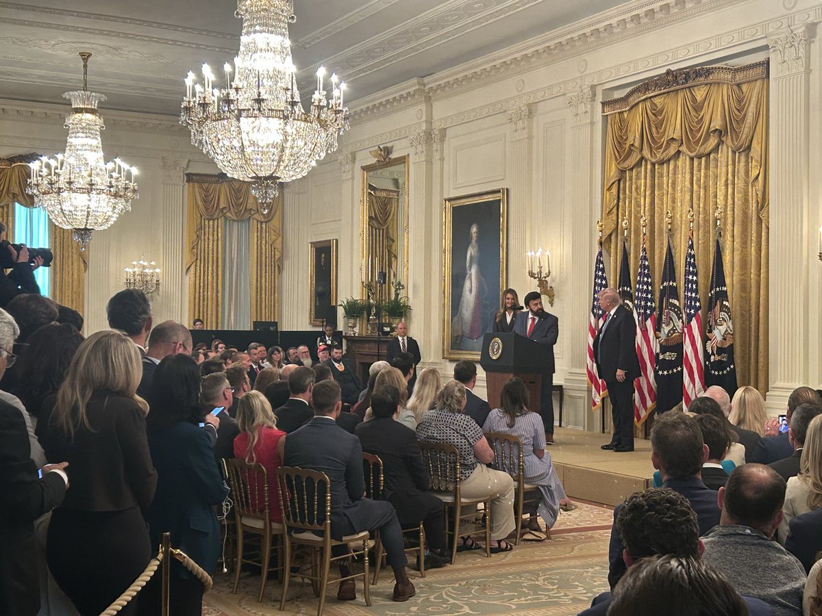 SBA_Kelly's tweet photo. Small business owners usually avoid Washington - but today, they flocked to the White House to THANK President Trump for the America First agenda that’s bringing new growth to Main Street.

Nobody fights harder for our small businesses than @POTUS! https://t.co/JxhzAeKshp