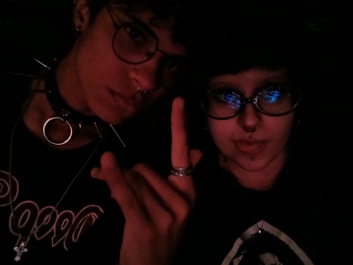 amei tudo d ontem, mesmo com o cinema metade quebrado e pingando, eu n tenho 1 A pra falar mal desse dia