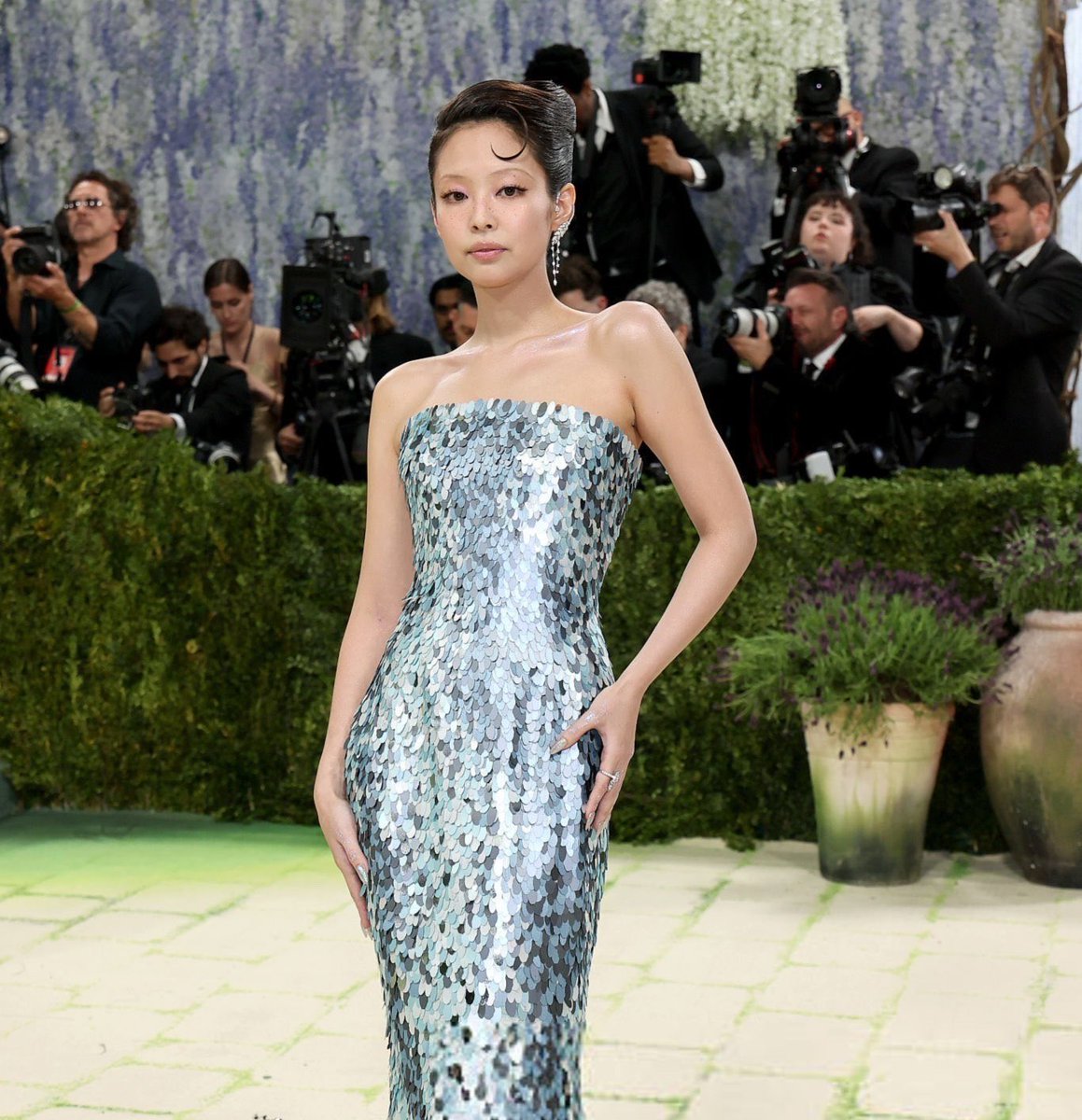 bpupdate_4's tweet photo. Jennie at met Gala 
#Jennie #METGALA https://t.co/jsElyKcTT9