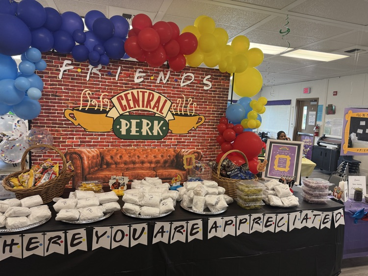 JulieCroy11's tweet photo. Celebrating teacher/staff appreciation week at Loma Vista Elementary๐๐ Thank you to our amazing parent's club for creating such a fun staffroom and providing a delicious lunch! #lvpride #weareBUSD https://t.co/Z3iQ7ay7vG