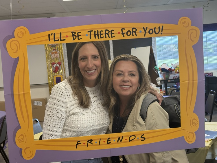JulieCroy11's tweet photo. Celebrating teacher/staff appreciation week at Loma Vista Elementary๐๐ Thank you to our amazing parent's club for creating such a fun staffroom and providing a delicious lunch! #lvpride #weareBUSD https://t.co/Z3iQ7ay7vG
