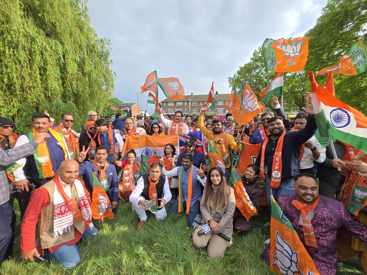 gurudevrkp's tweet photo. Monday, the 4th of May, a celebration the #Bharatiya Janata Party's (BJP) #victory in #India was held in London. HH shri #Rajrajeshwar Guruji participated #alongside numerous community leaders and members at Kingbury.
#india #london #kingsbury #bangal #oddisha #pmmodi https://t.co/sczF1O3qbj
