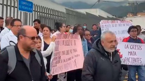 #Quito bajo ataque:

- Con toque de queda sin planificación y con ello el alto costo social y económico que significa.

- Con amenazas de paralizar el transporte para que se incrementen los pasajes.

- Con hospitales que se caen a pedazos por la negligencia del gobierno y que