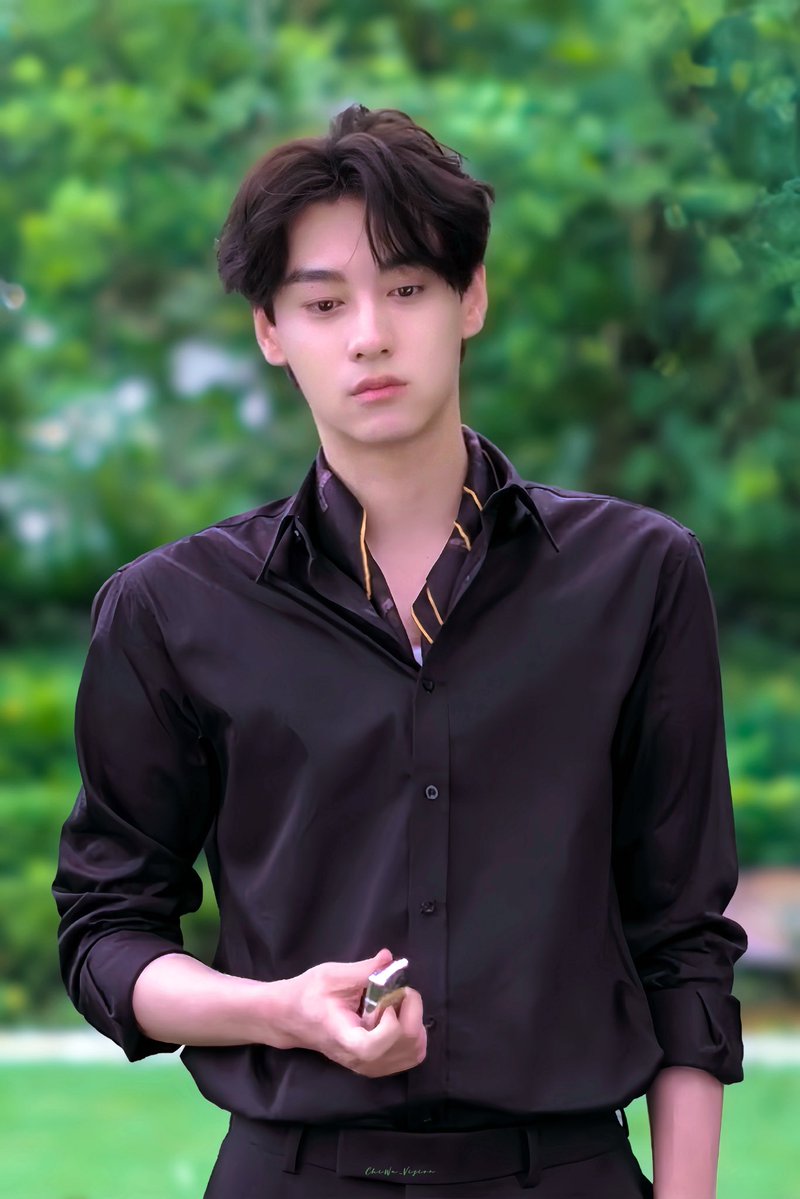 ทุกสิ่งที่เข้ามาหาพี่ตอนนี้มันเป็นสิ่งที่พี่สมควรได้รับจริงๆ🥹 นี่ยังจำคลิปที่โดนตกได้อยู่เลย พี่แสดงดีมากกจังหวะสีหน้าทุกอย่างเป็นธรรมชาติสุดๆจนหยุดสายตาดู แล้วพอเห็นสภาพกองถ่ายคือบั่บบบ ท่ามกลางสภาพการทำงานที่ไม่ได้พร้อมแต่พี่ก็ยังแสดงฝีมือเต็มที่จนถูกมองเห็น