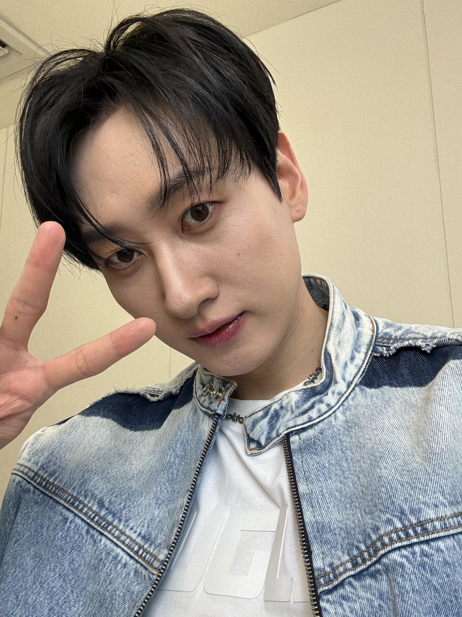 SilverHyuk8644's tweet photo. 2️⃣

#은혁 #EUNHYUK #슈퍼주니어 #SUPERJUNIOR https://t.co/8ig1xVfKHO