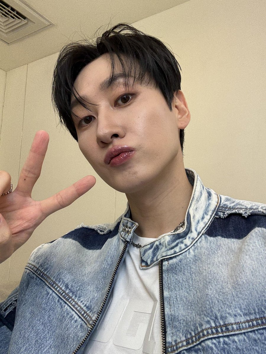 SilverHyuk8644's tweet photo. 2️⃣

#은혁 #EUNHYUK #슈퍼주니어 #SUPERJUNIOR https://t.co/8ig1xVfKHO