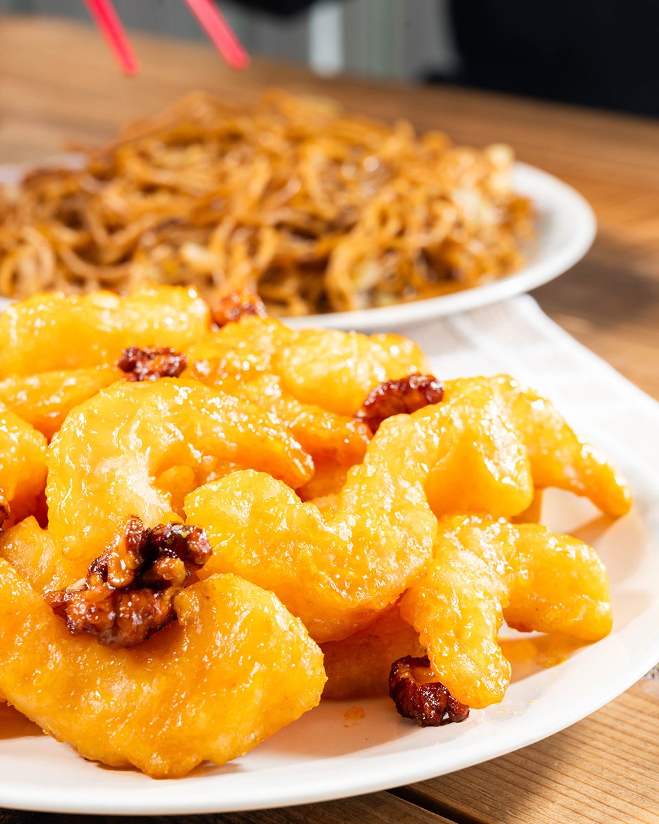 PandaExpressJPN's tweet photo. 🍯人気No.2 のハニーウォルナッツシュリンプ🍤

サクッとしたエビに、
甘くてコクのあるハニーソース✨

カリッとしたウォルナッツがアクセントになって、
ひとくちごとに広がる贅沢な味わい😋

人気の理由をぜひ店頭でお試しください🐼🍽

#パンダエクスプレス　＃アメリカンチャイニーズ https://t.co/OdV6cjGBbs