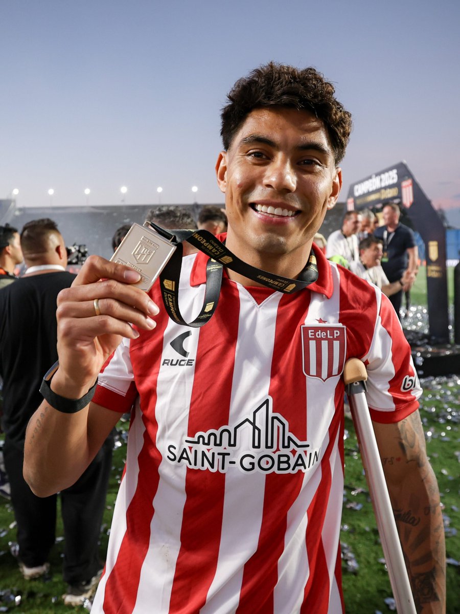 Hoy cumple 28 años Santiago Arzamendia, tricampeón en #EDLP.
Felicidades, Santi! 
Te estamos esperando!