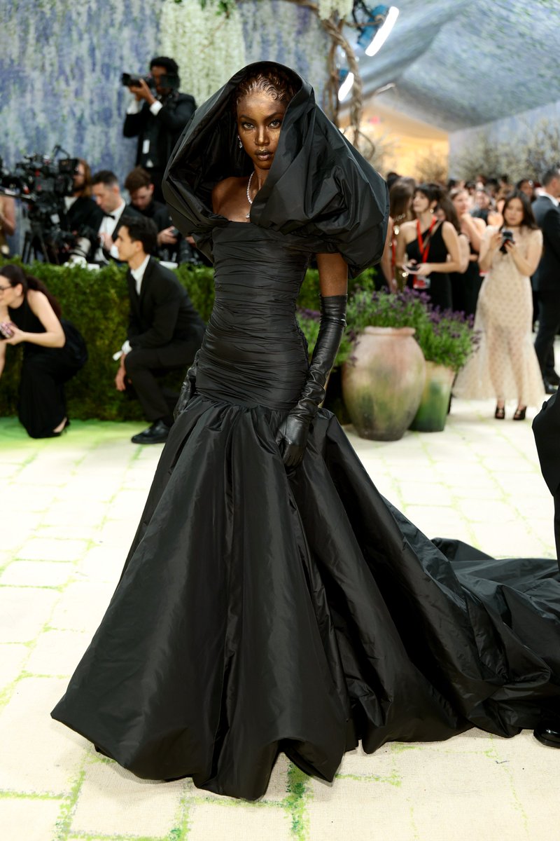 marieclaire's tweet photo. We're not crying...Anok Yai is at the 2026 #MetGala. https://t.co/6iKBcGaCTR
