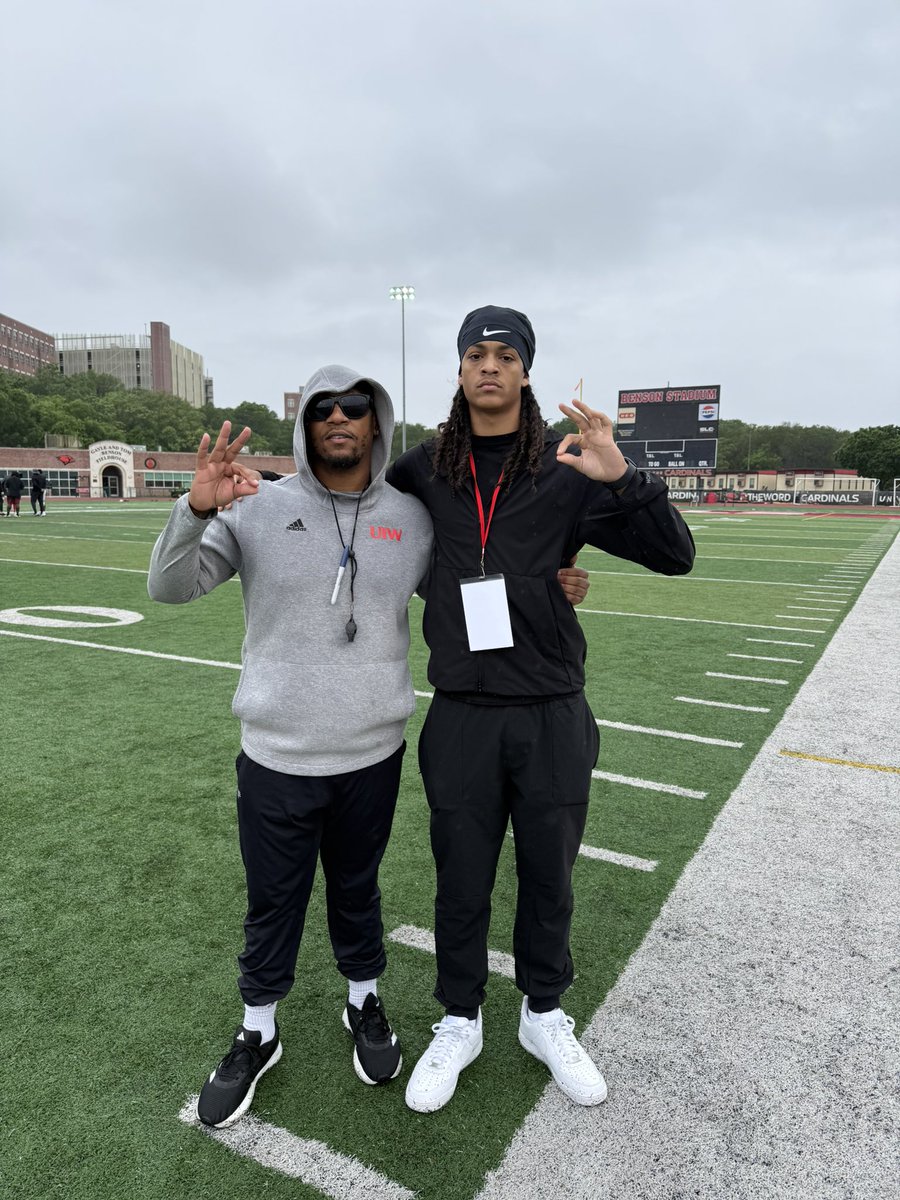 EdenJackson2027's tweet photo. After a great conversation with @CoachTSpragg I’m blessed to receive my FIRST D1 scholarship offer from @UIWFootball 

@Sotocats_FB @WildcatsDen_SA @Coach_MOrales @jacampbe47 @CoachSanchezSHS @CoachXY88 @SHS_CoachRod @CoachAMarmolejo 

@210preps @Coach_Killough @_CoachOlson @_RL_Martin @BDammone @On3 @Rivals