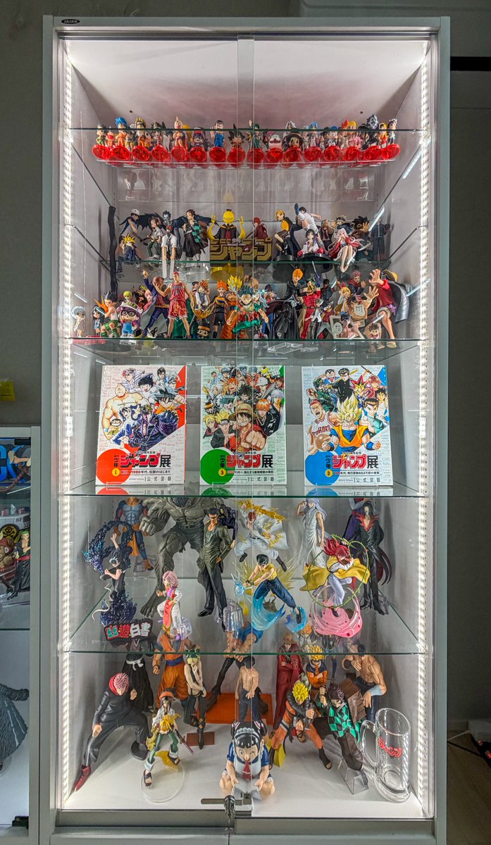 最近ジャンプのフィギュアがたくさん出てくれて手狭になってきたので