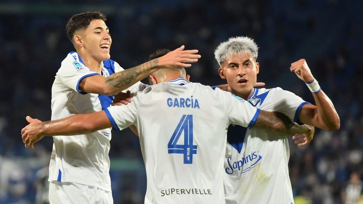 🔥 ¡Todo confirmado para el #Vélez - Gimnasia!

📆 Domingo 10 de mayo.
⏱️ 21.30 horas.
🏟️ Estadio José Amalfitani.

¡Todos a alentar al equipo! 👥🎉