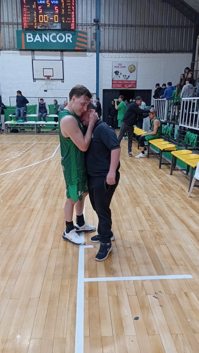 BasquetParque's tweet photo. Final del partido en Córdoba en el segundo juego de los cuartos de final de la @LigaARGbasquet @BasquetParque 93 - @gimnasiaoficial 101 (11/19) https://t.co/gTsHvJBHa5