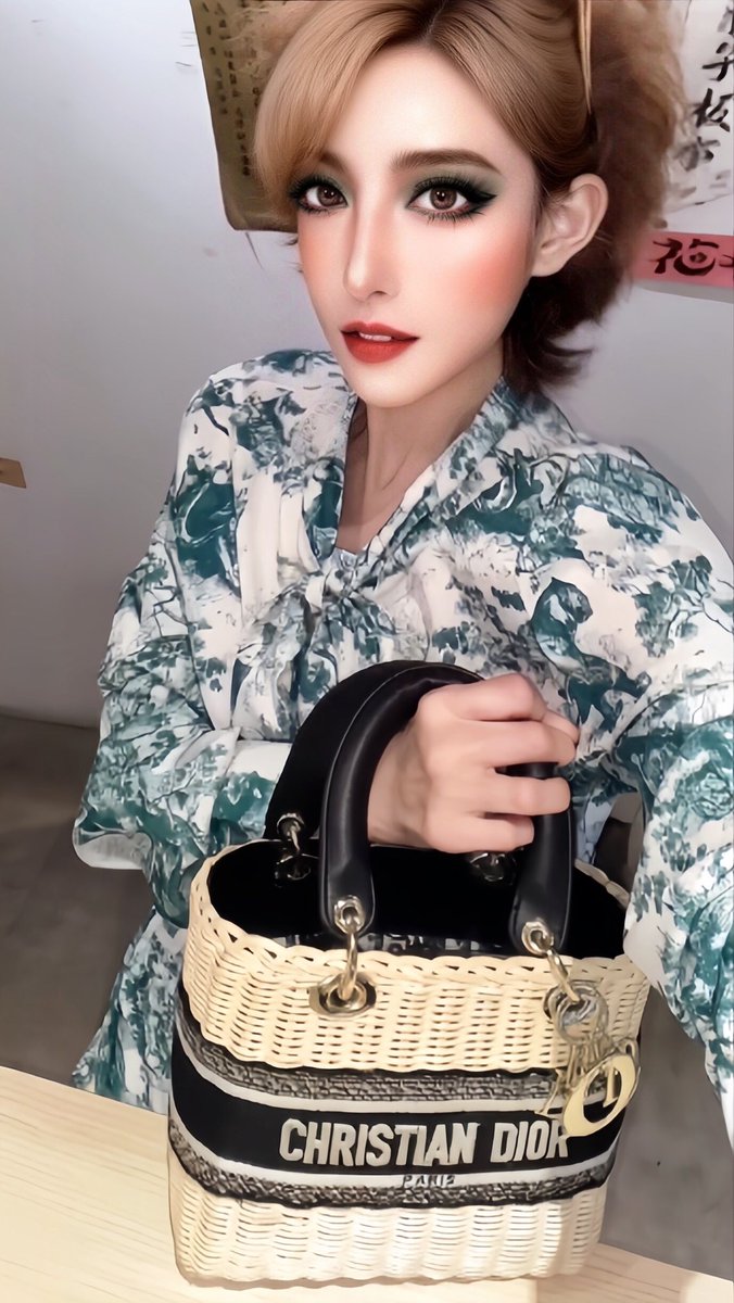 TakakoIkehpx3's tweet image. @IkehataTakako SELFIE ANIME ❤️
ELEGANT PUNK STYLE ❤️
LE ROUGE ET NOIR ❤️MY HANDBAG ❤️
HAPPY TUESDAY ❤️
#animeart #selfie #makeup #handbag ❤️
