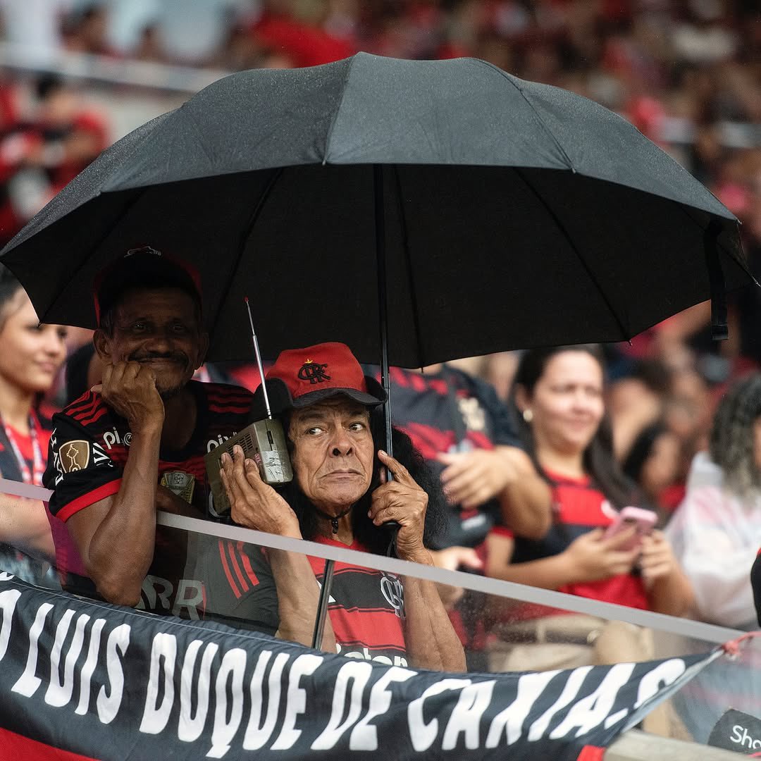 delmirojunior's tweet photo. Ontem no @maracana 
@flamengo 2x2 @vascodagama no @brasileirao 
📷 @delmirojunior 
.
#flamengo #maracanã #maiordomundo #brasileirão #flaxvas https://t.co/m81gwyA0YZ