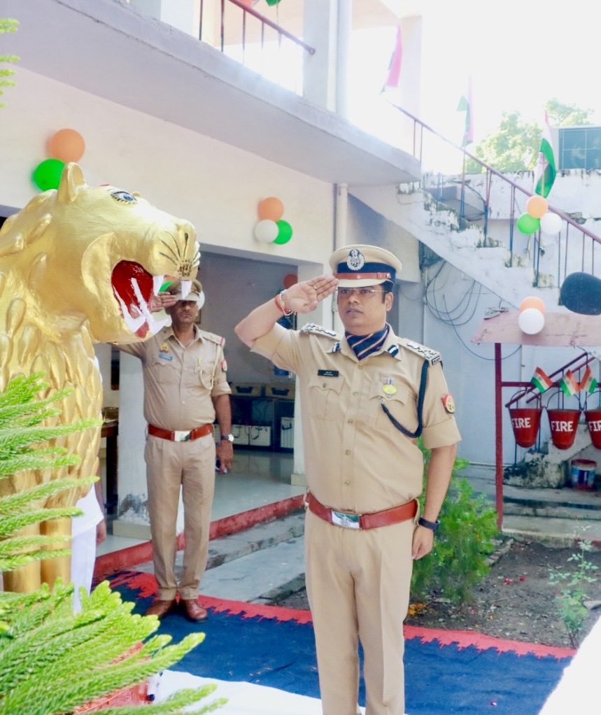 इरादे मज़बूत हों तो हर मुश्किल छोटी लगती है…
बस कदम रुकने नहीं चाहिए।✨🇮🇳