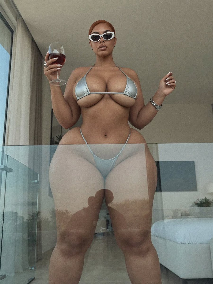 featuredmunchie's tweet photo. Thickness. https://t.co/2TeYhbNr5f