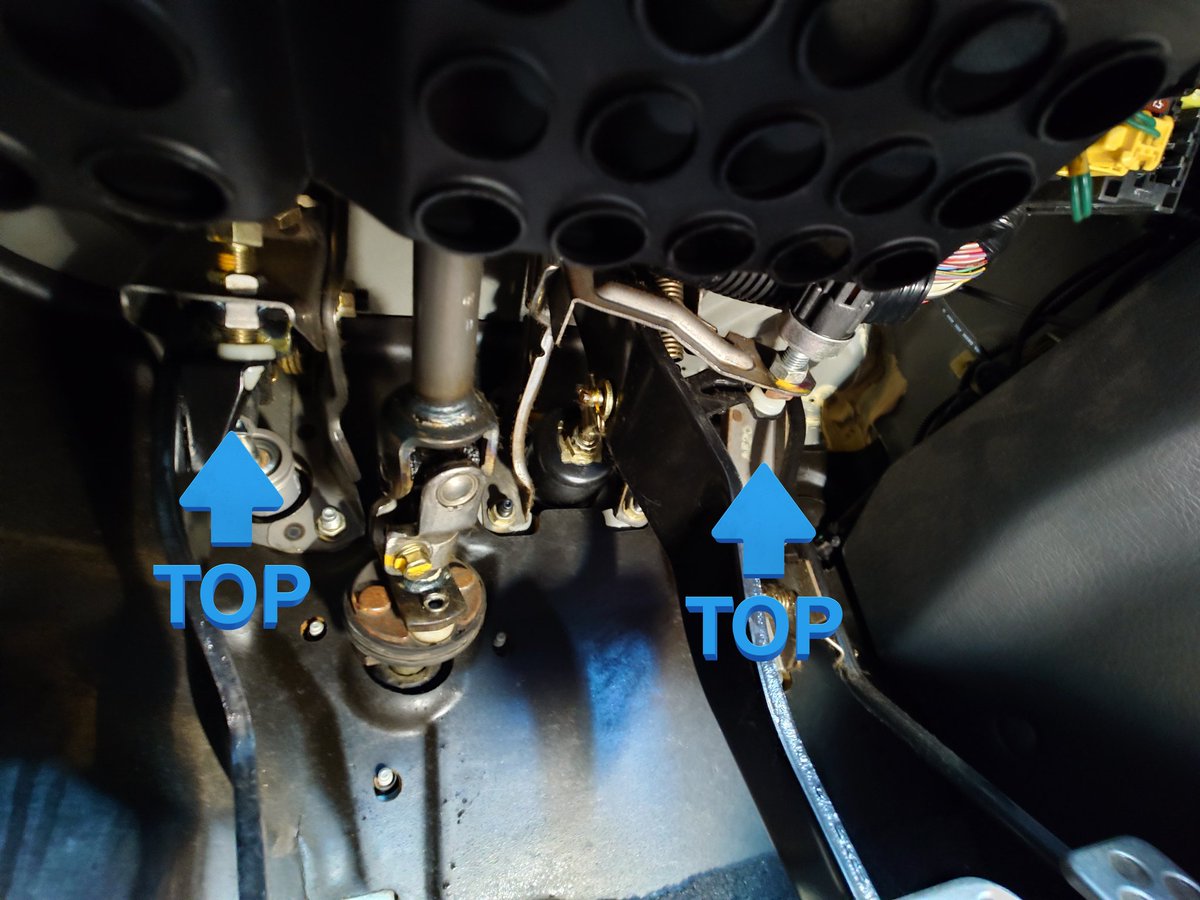 BigperiodA's tweet photo. S2000乗りの方で買ってから一度もペダルストッパーを見たことがない方は確認、茶色くなっていたら即交換しましょう
クラッチ側　エンジン始動できなくなる
ブレーキ側　ブレーキランプが点きっぱなしになる
など致命的なトラブルの要因になります
常に2個常備しておくと安心です

品番
46505-SA5-000 https://t.co/xDBpgRhtN2