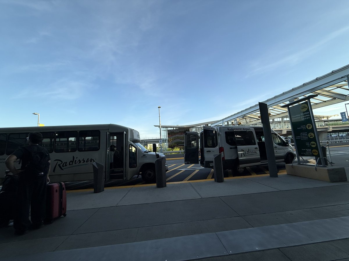 areyeshk's tweet photo. @RadissonYVR Why are your two shuttle vans parked for so long at the pickup spot, blocking everyone else? And your two drivers are just chatting away inside one of them? No guests? https://t.co/akdEeVYJ3w
