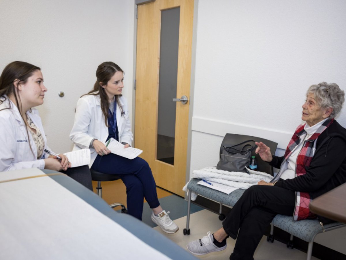 unevadareno's tweet photo. A collaboration with the Orvis School of Nursing, @unrmed Physician Assistant Studies Program, @SocialWorkUNR, @SanfordAging and Osher Lifelong Learning Institute offered a half-day experiential learning program for current health care students by pairing them with older adult volunteers for an individual elder assessment. https://t.co/43A8oYDftm