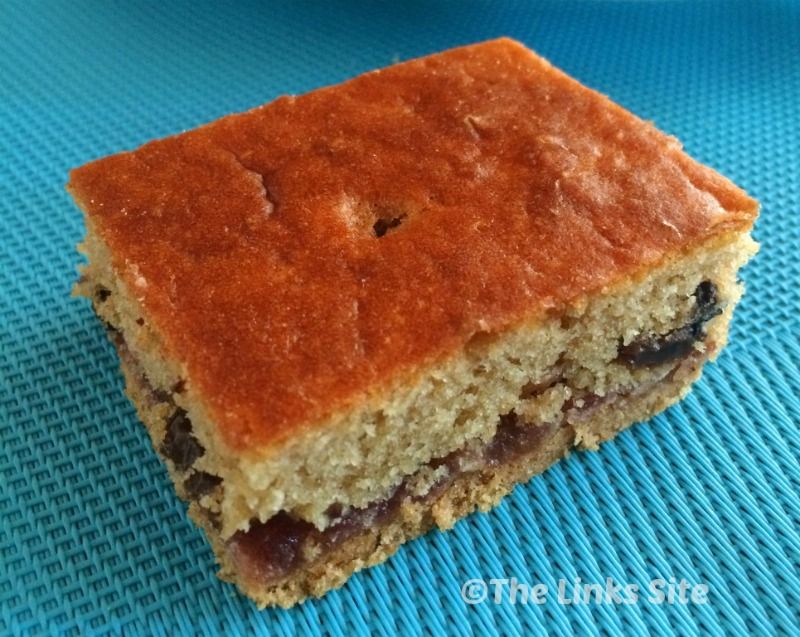 the_links_site's tweet image. Treat yourself to a slice of heaven with this yummy fruit slice with its luscious raspberry jam layer! Perfect for dessert, or a morning/afternoon snack. You won’t want to miss it! Check out the simple recipe here: thelinkssite.com/fruit-slice-wi… #SweetTreats #BakingJoy #RaspberryDelight