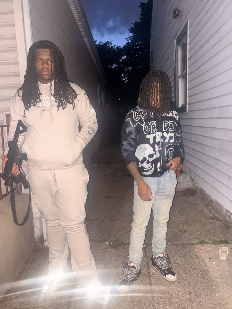 2deucesav's tweet image. me n brodie🤞🏽#stl