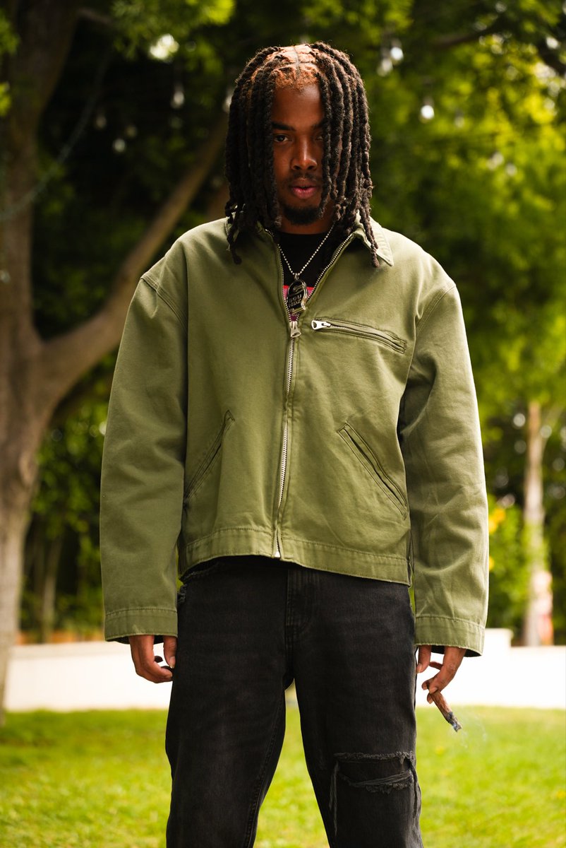 kroll_land's tweet photo. Olive green finna be my whole wardrobe https://t.co/TCiHPvcBAu