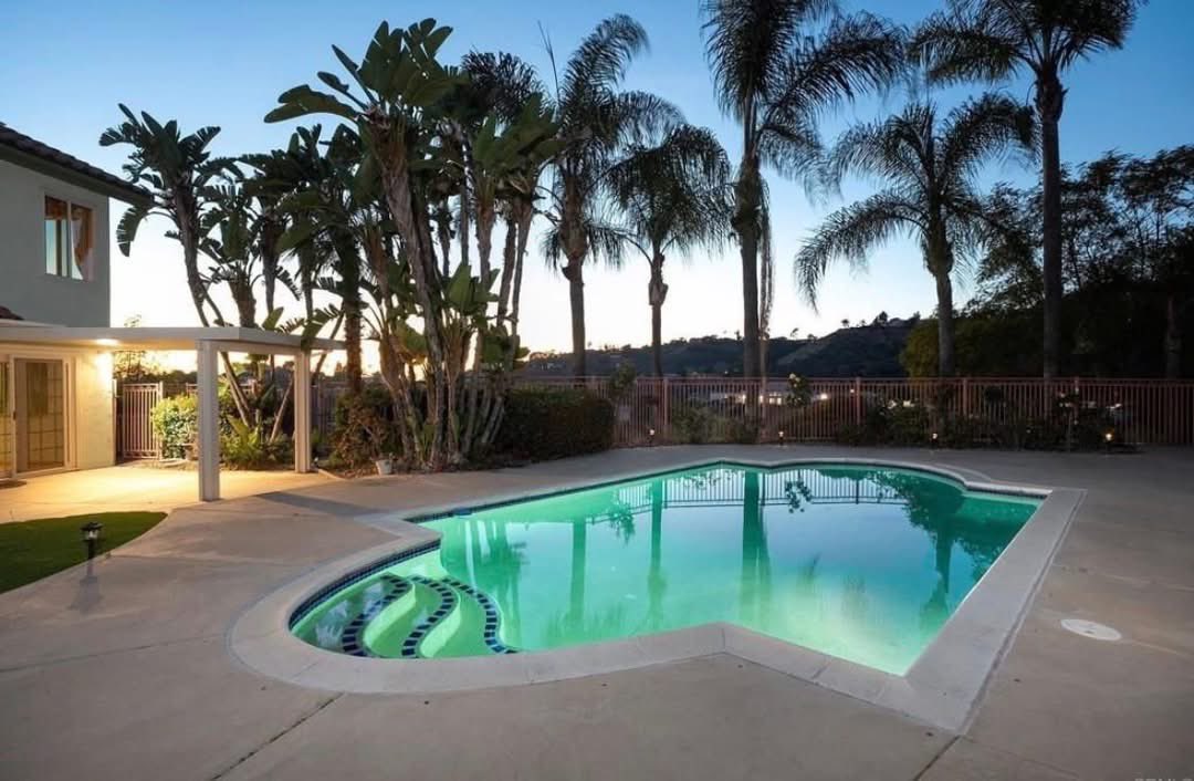 TDiamondRealtor's tweet photo. CLOSED! 

Today I had the honor of closing this stunning San Diego home for two of my lifelong friends and I couldn’t be more proud of this one.

This was an incredibly competitive situation. But instead of just throwing the highest number at it, we took a different approach. https://t.co/sRZPcWMXCh