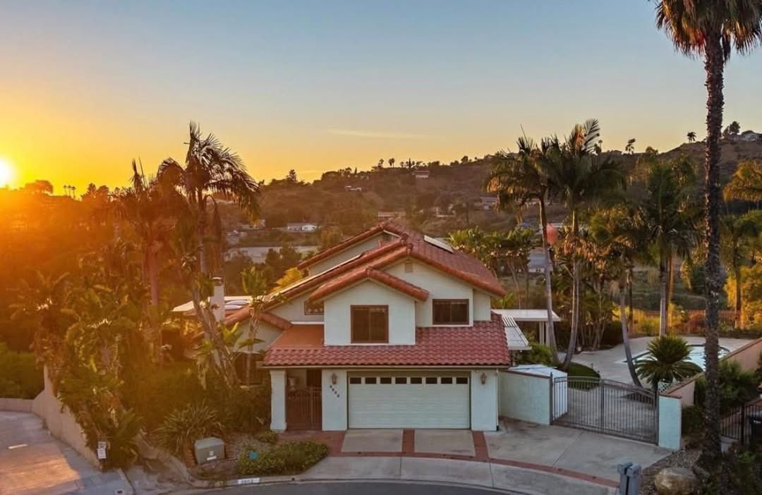 TDiamondRealtor's tweet photo. CLOSED! 

Today I had the honor of closing this stunning San Diego home for two of my lifelong friends and I couldn’t be more proud of this one.

This was an incredibly competitive situation. But instead of just throwing the highest number at it, we took a different approach. https://t.co/sRZPcWMXCh