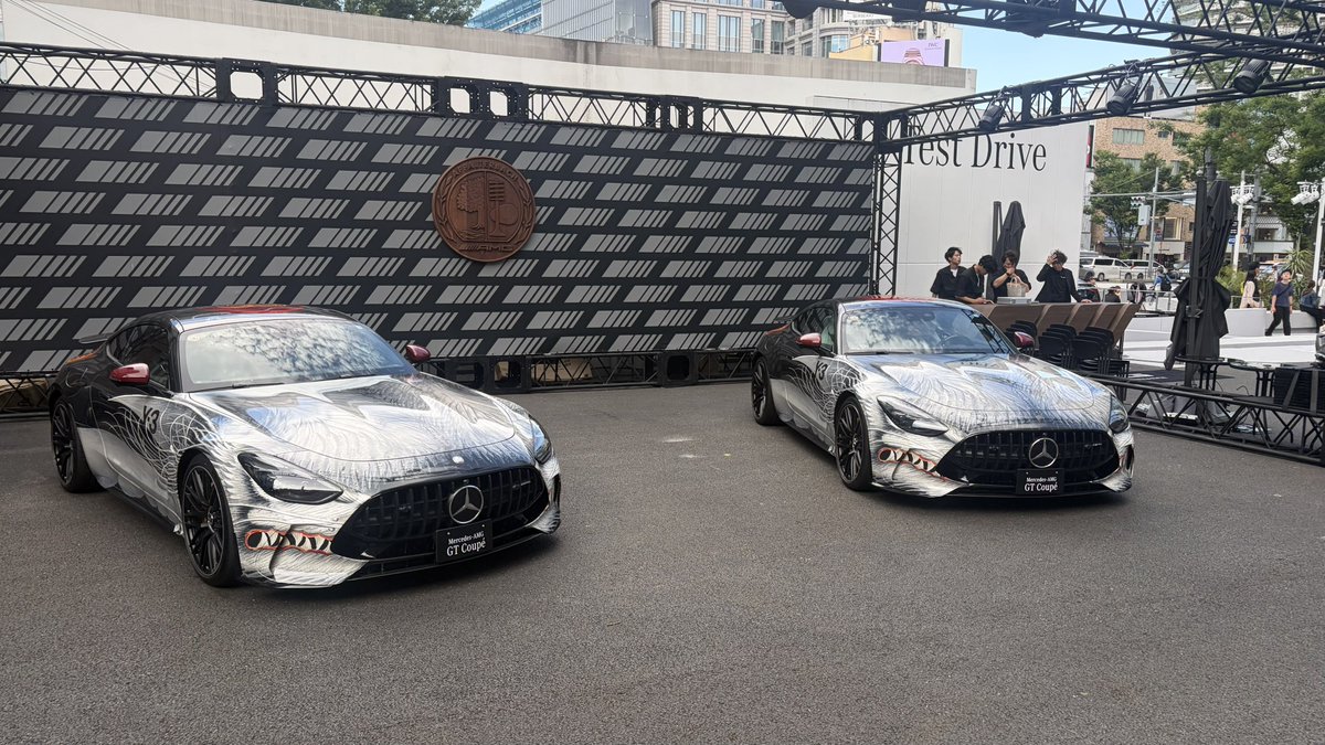 pinohal's tweet photo. Mercedes-Benz Studio Tokyo
お散歩中に立ち寄り
#表参道
#メルセデスベンツ https://t.co/A9UVNQ7p1M