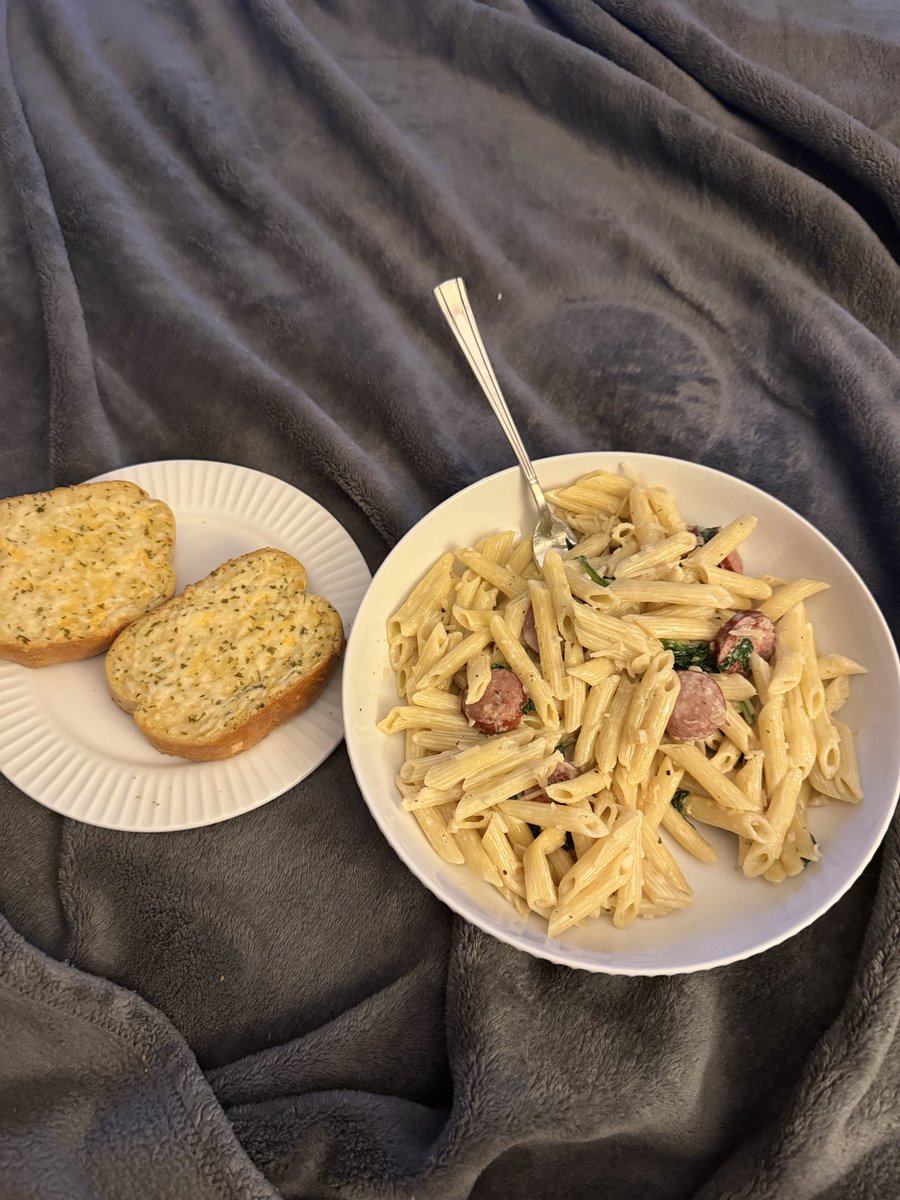 Danaemmy's tweet image. Made this bomb ass dinner tonight and just wanted to share it with everyone because I’m proud
Ok bye

#dinner #food