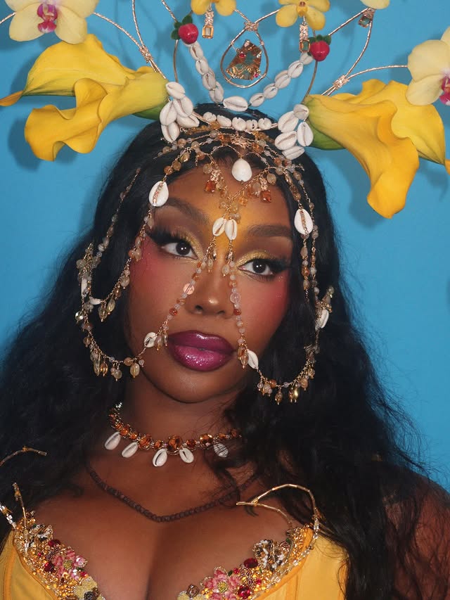 A maquiagem de SZA para o #MetGala foi feita pela Sophia Sinot ✨