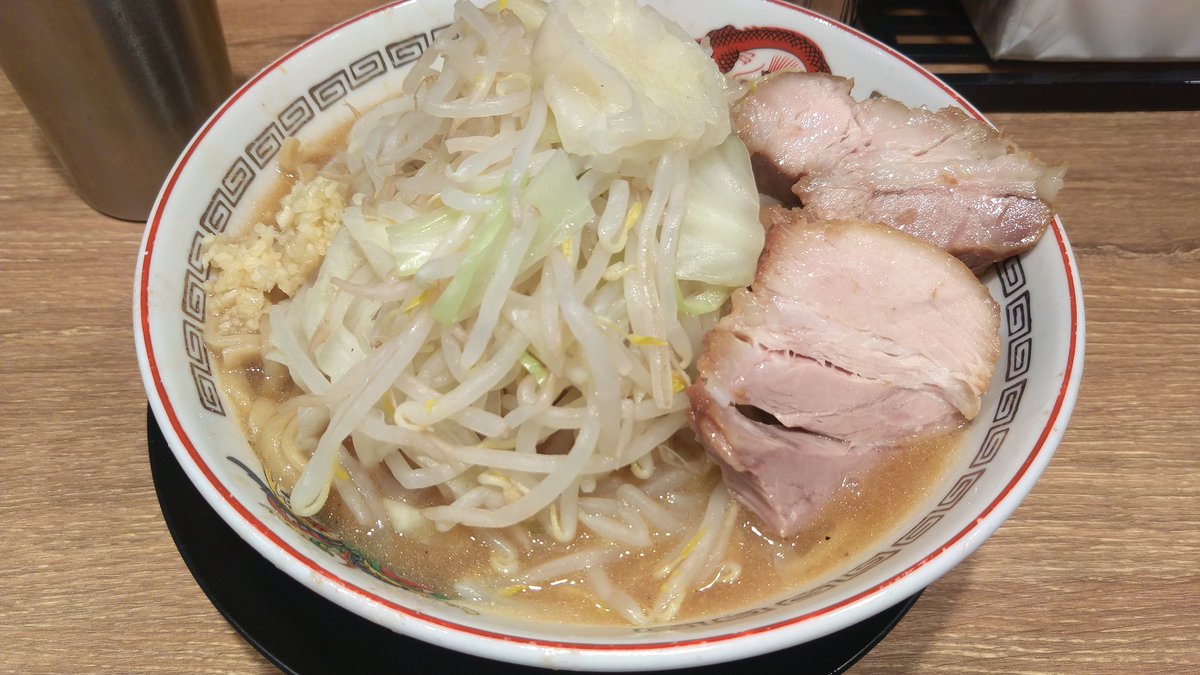 目の前にラーメンあるとか最高だが？？