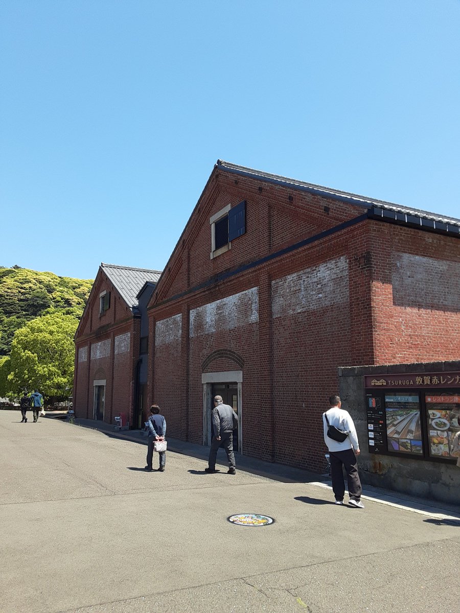 敦賀の実家に帰省しています。赤レンガ倉庫の辺りはじめて行きました。ところでWORKS3に寄稿した「病葉」という短編は敦賀が舞台です。昨日の東京文フリで文芸エム16、WORKS3ともに売れ行きはどうだったのでしょうね。