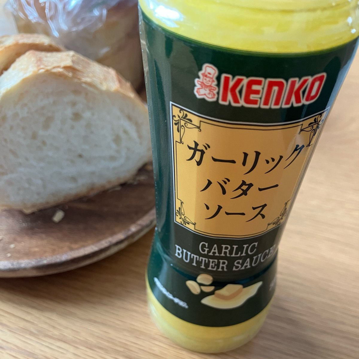 ichikawa5510's tweet photo. 衝動買い

パンがススム(^^)
パスタソースにもなりそう！

#ガーリックバターソース
#神戸こむぎ館 https://t.co/gelcjhOzYP