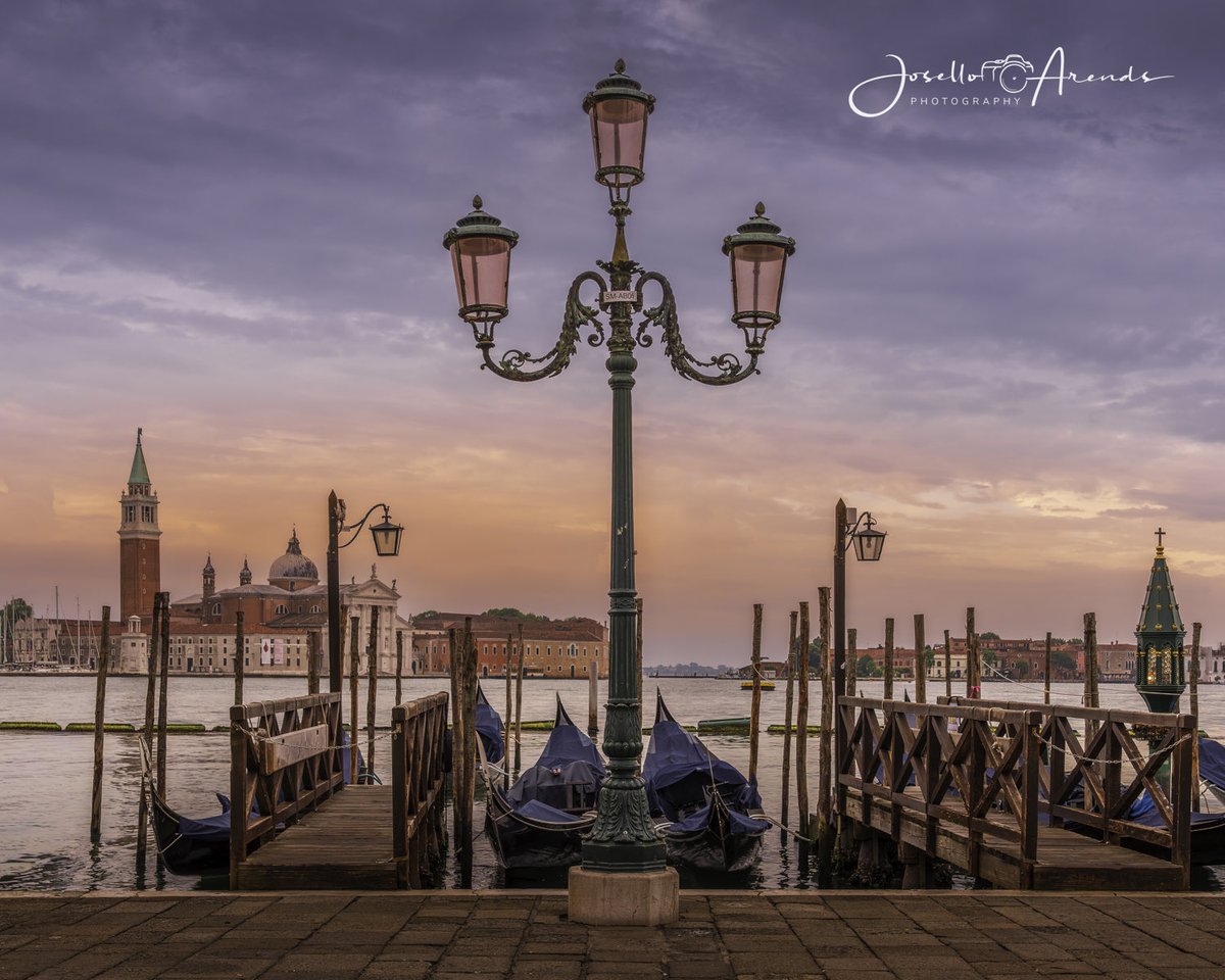 JoselloArends's tweet image. A lamp post stopped me in my tracks during an early morning walk through empty Venice. Something about it felt right. I raised my camera. This happened. 🏮🌅 UCP Best of the Week. 🏆 Fine art prints at joselloarends.pixels.com #venice #wallartprint #fineartphotography