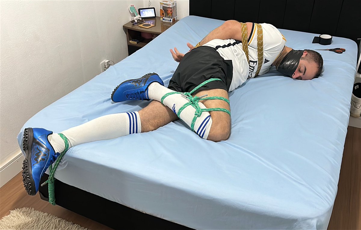 Bondage Stripes tweet media