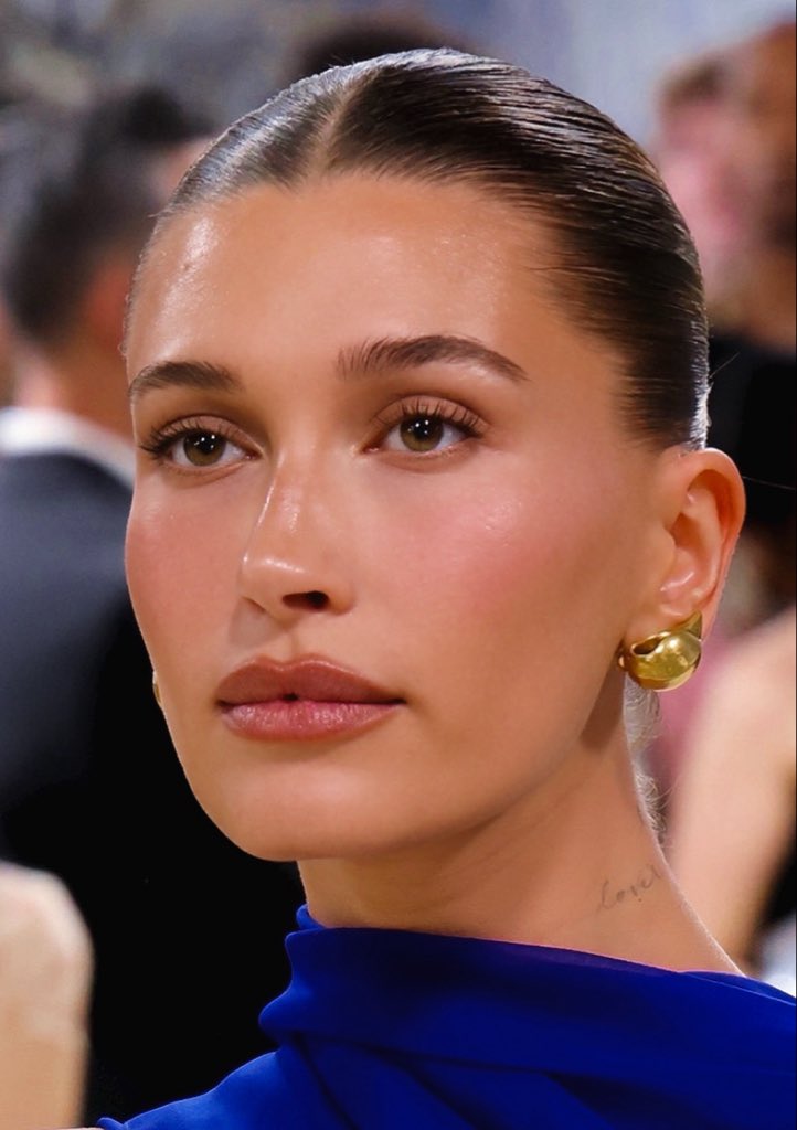 hailey bieber files tweet media