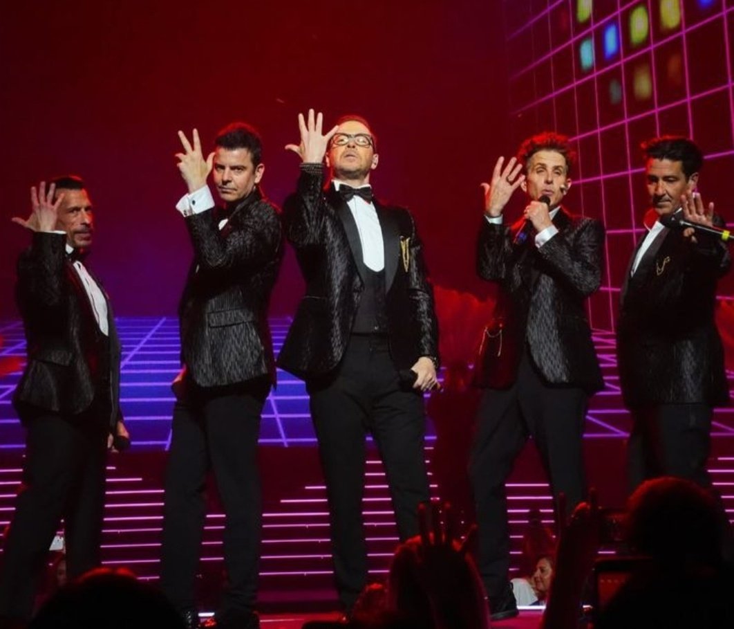 Isabelawoodberg's tweet image. Classy, timeless, and dangerously unforgettable.

@dannywood @donniewahlberg @joeymcintyre @nkotb 

#MCM #Myfaveboys #BH4ever #Myeternaloves #Loveforever 
📸: @brian_babs_babineau