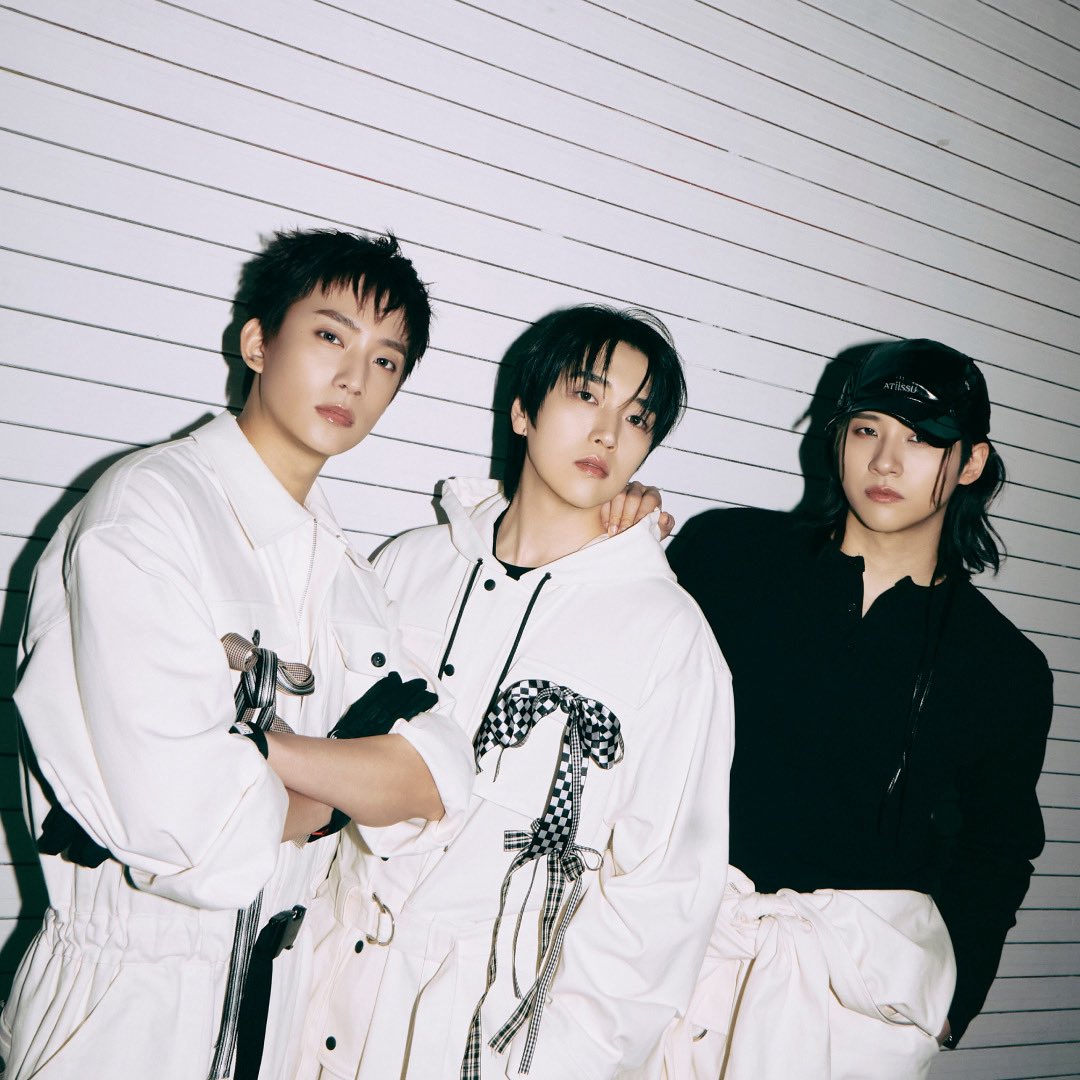 Weverse tweet media